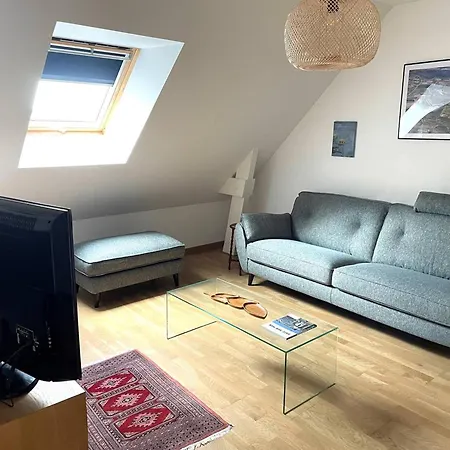 Duplex Raffine Avec Terrasse A Deux Pas De La De Saint Michel - Fr-1-392-234